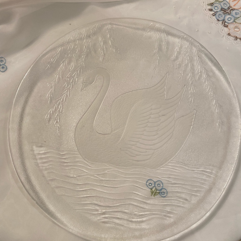 Glass Swan Plate 32cm wide